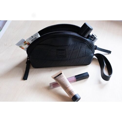 geupcycled rubber tasje van IWAS