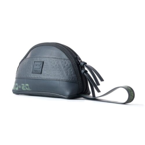 geupcycled rubber tasje van IWAS