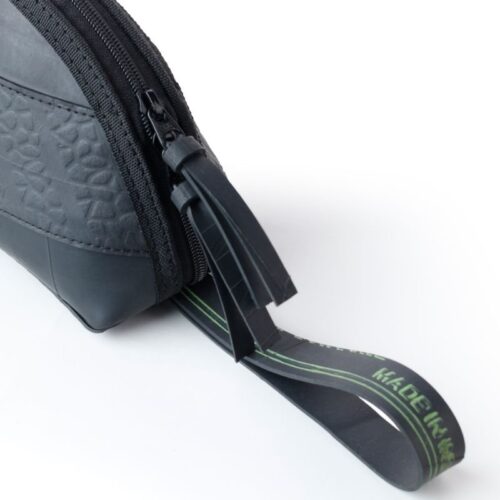 geupcycled rubber tasje van IWAS