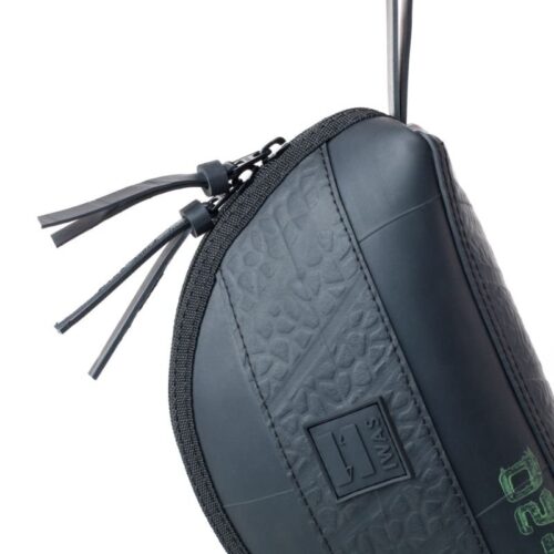 geupcycled rubber tasje van IWAS