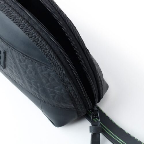 geupcycled rubber tasje van IWAS