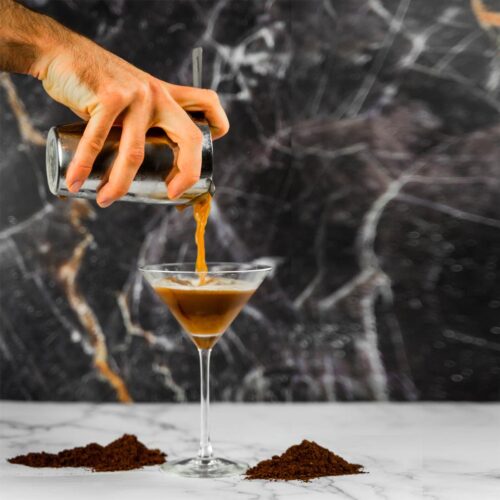 Sfeerfoto van een cocktail gemaakt van Dik & Schil koffielikeur